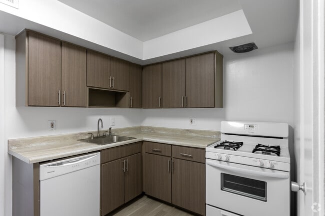 2BR, 2BA - 1100SF