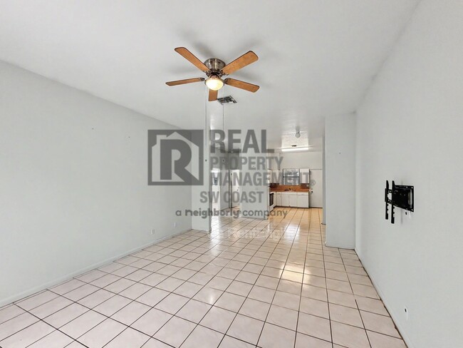 1043 Abrams Blvd