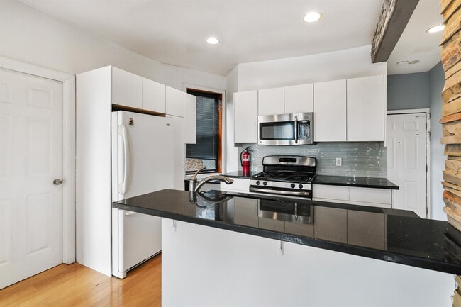 Photo - 14 65th St Unit 16