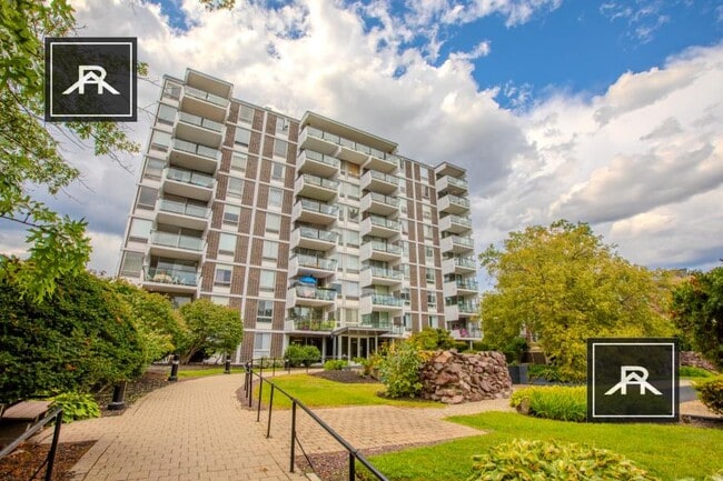 Building Photo - 2 bedroom in Brookline MA 02446 Unit 57 Rental