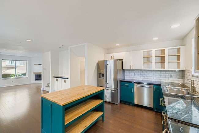 Photo - Stunning 3-Bed/2-Bath + Den Townhome with ...