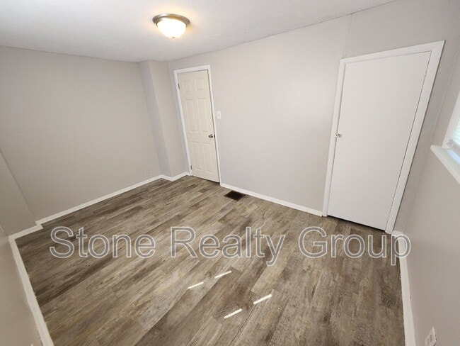 Photo - 2440 S 11th St