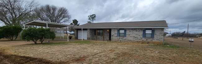 Building Photo - Great home on a corner lot