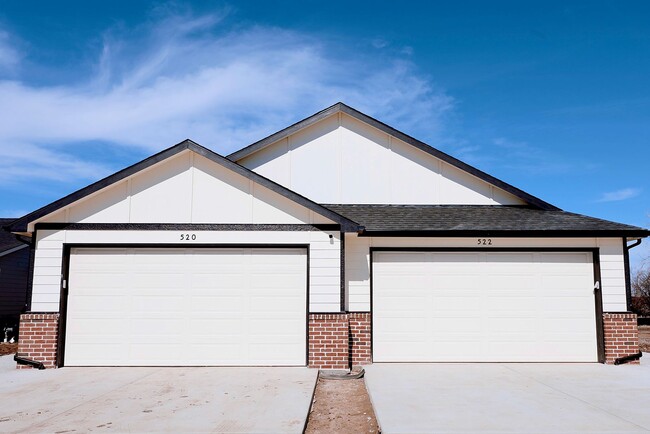 Building Photo - 522 Briarbrook Ln Unit 522 E Briarbrook Lane Rental