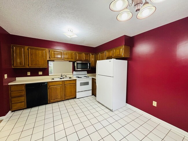 Photo - 931 Lora Ln