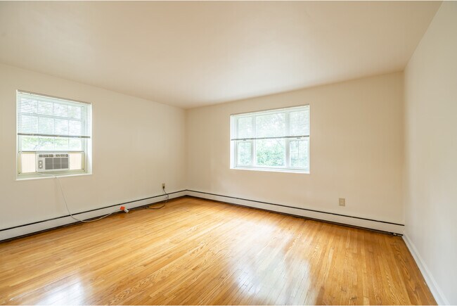 Sala de estar - Elmwood Manor Apartments and Townhouses