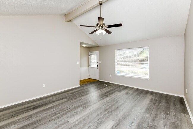 Photo - 2321 Oakside Dr