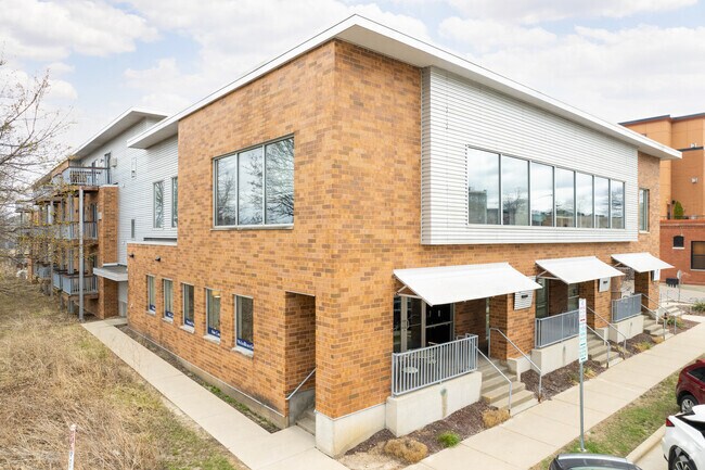 Photo - 301 S Livingston St