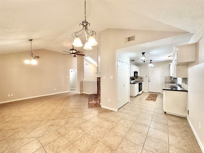 Building Photo - 11614 Easterling Dr