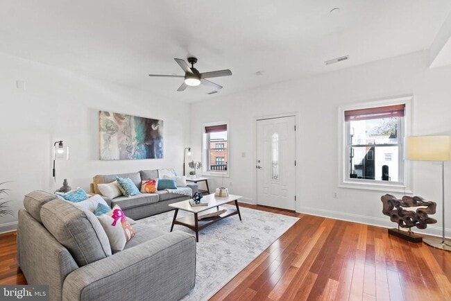 Photo - 1429 Clifton St NW Unidad 4