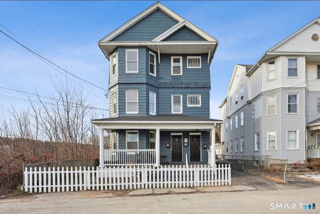 Building Photo - 31 Sheffield St Unit 3rd