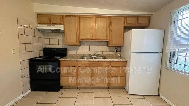 Photo - 3250 Phyllis St