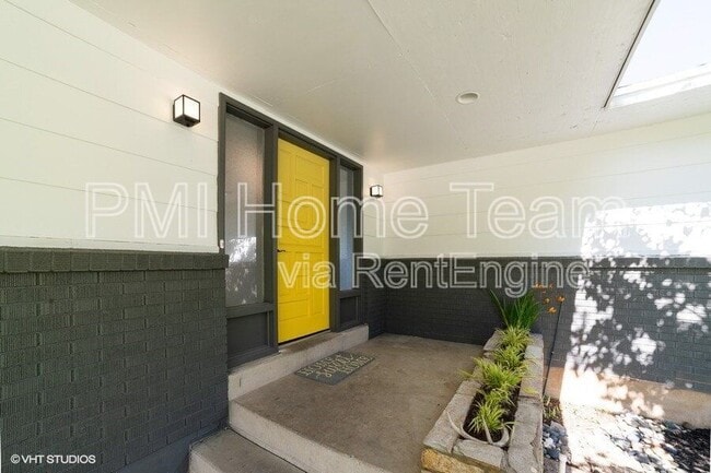 Photo - 953 N Compton Rd
