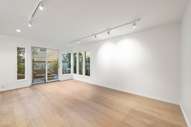 Photo - 2121 Laguna St Casa