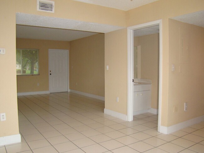 3850 NW 115th Ave Unit 3850 - Bronx