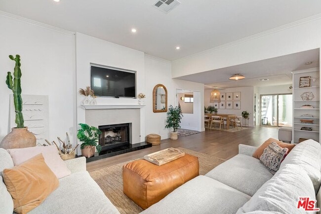 Photo - 810 Commonwealth Ave