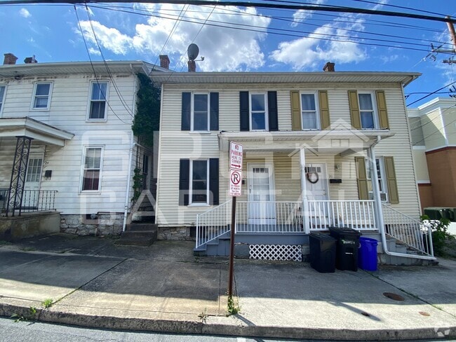 Building Photo - 22 E Orange St Rental