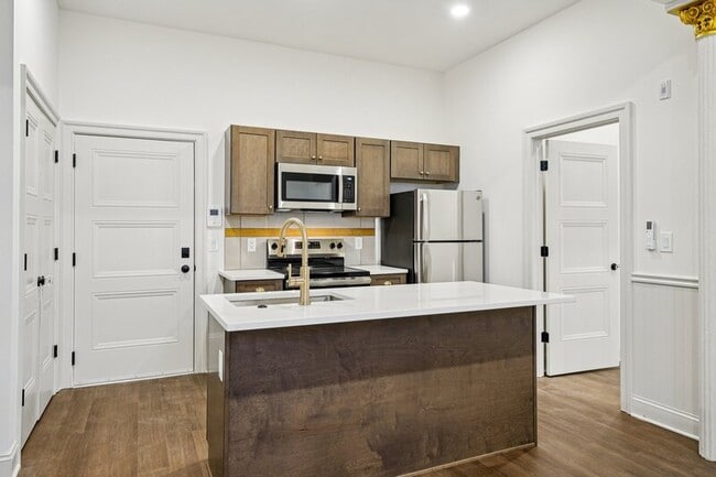 Photo - 401 Martin St