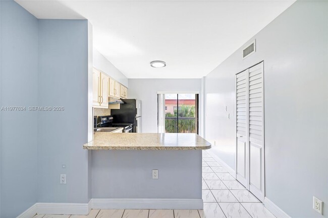 Building Photo - 5400 W 21st Ct Unit 402