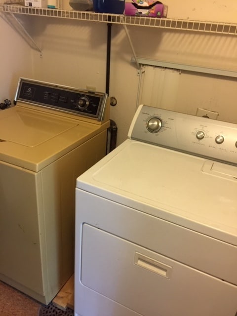 Laundry room - 2621 Melrose Ave Townhome