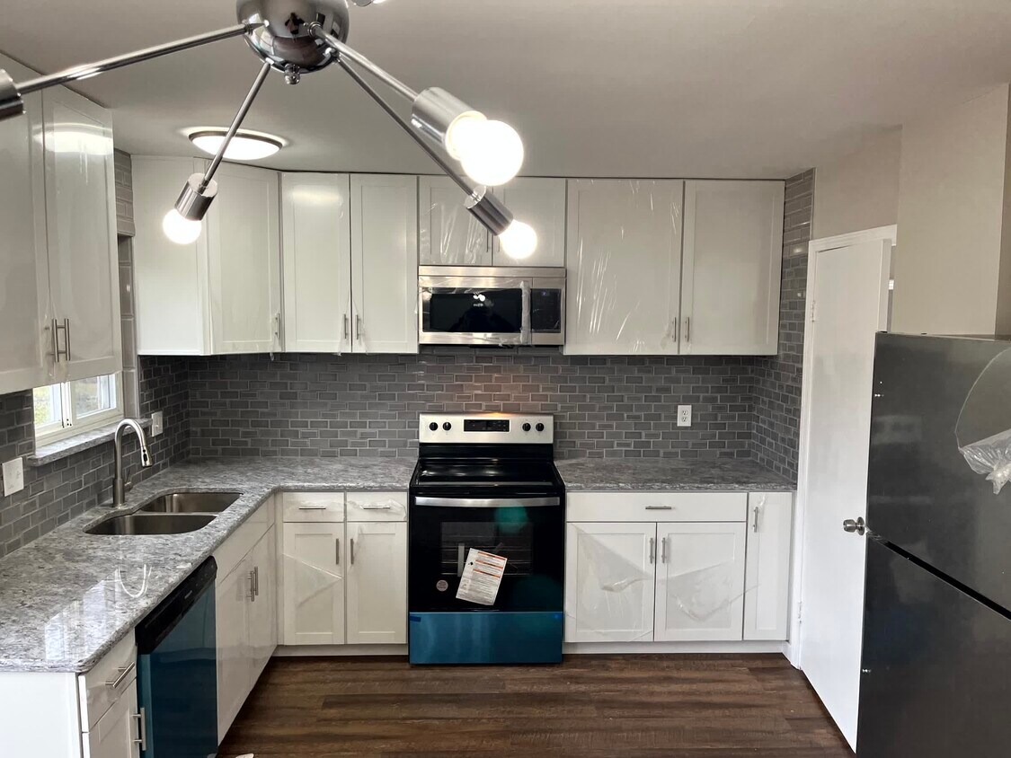 Photo - 30246 Spain Ct (Romulus, MI)