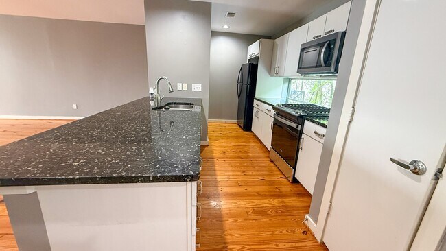 Photo - 2605 Calumet St Unit 16