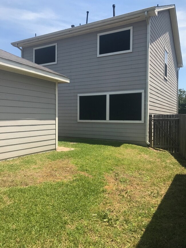 Building Photo - 21016 Alden's Oak