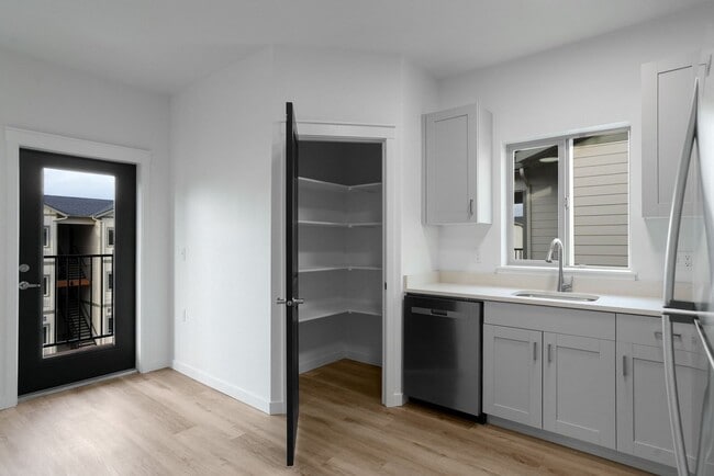 Photo - Riddell Apartments