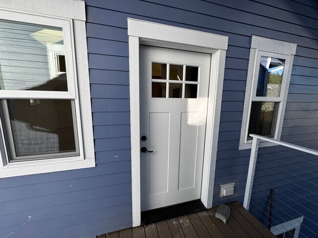 Photo - Modern Bainbridge Studio –  Prime Location...