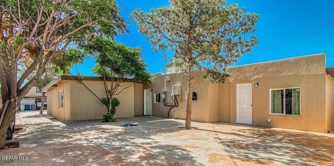 Building Photo - 221 Hadlock St