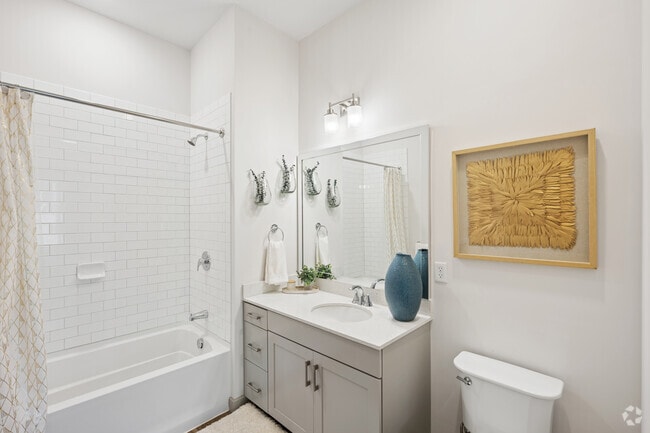 2BR, 2BA - 955SF - Primary Bathroom