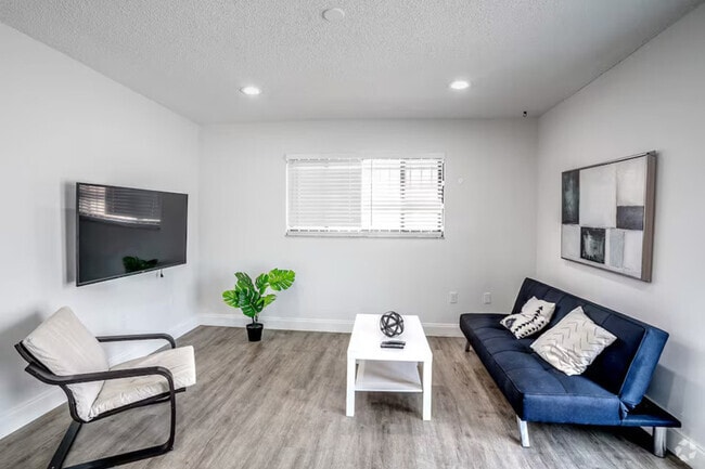 Building Photo - 470 SW 7th St Rental