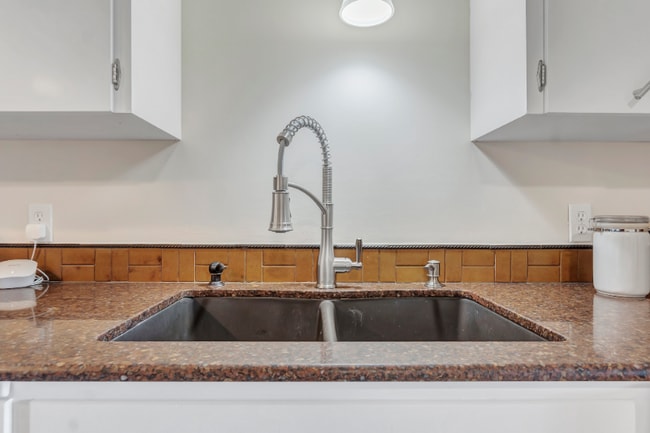 Photo - 3720 W Grandview Ave Unidad B