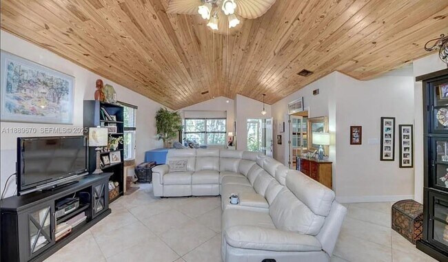 Photo - 2014 SE Mantua St