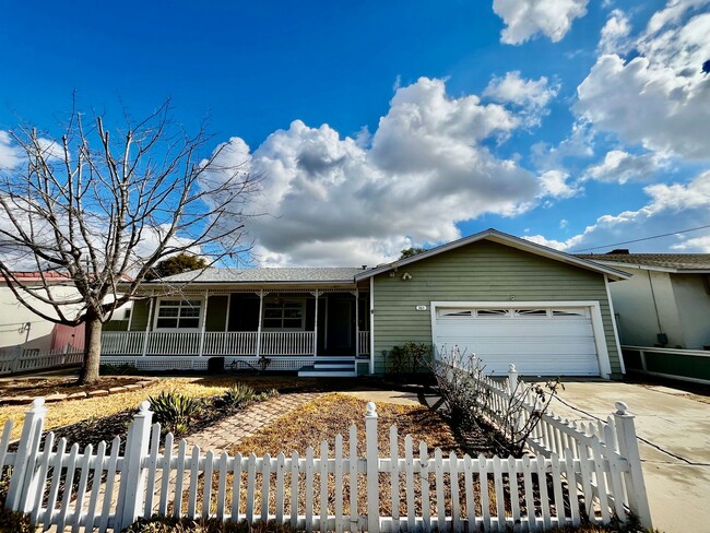 Spacious 5B/2BA Home in Chula Vista w/ 2 C... - Spacious 5B/2BA Home in Chula Vista w/ 2 C...