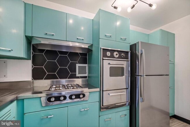 Building Photo - 2401 H St NW Unit 815