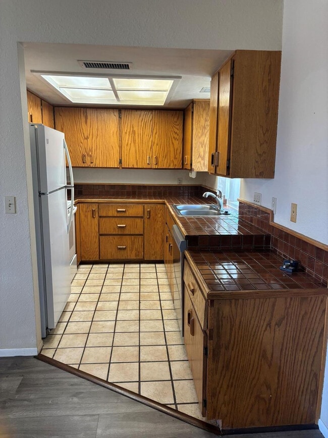 Photo - 1584 Sandy Ln