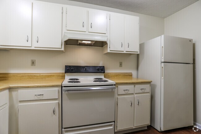 2 Bed/ 1.5 Bath Townhome - 950 Sq Ft