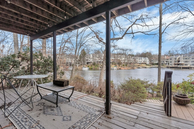 Building Photo - 2028 Upper Lake Dr Rental