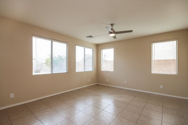 Photo - 1450 E Mia Ln