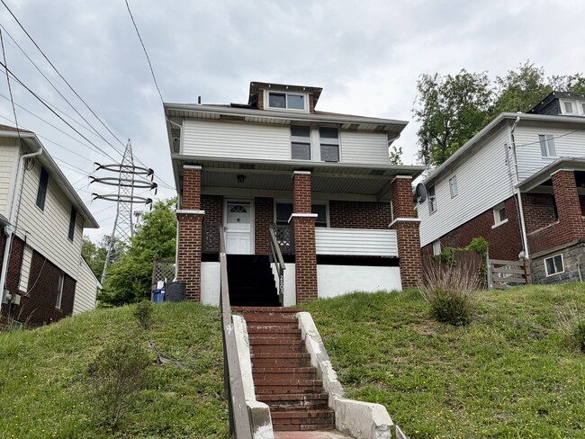 Building Photo - 2807 Homehurst Ave