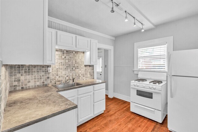 Photo - 1320 W Pierce St Unit 4