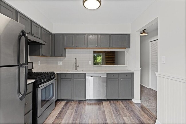 2813 Falcon Ct