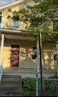 Sit out in front or back yard. Very quiet and friendly neighborhood - 121 Morris Ave Casa
