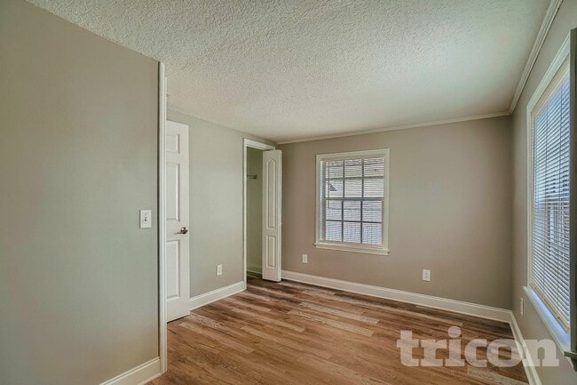 Photo - 1125 Michigan Dr N