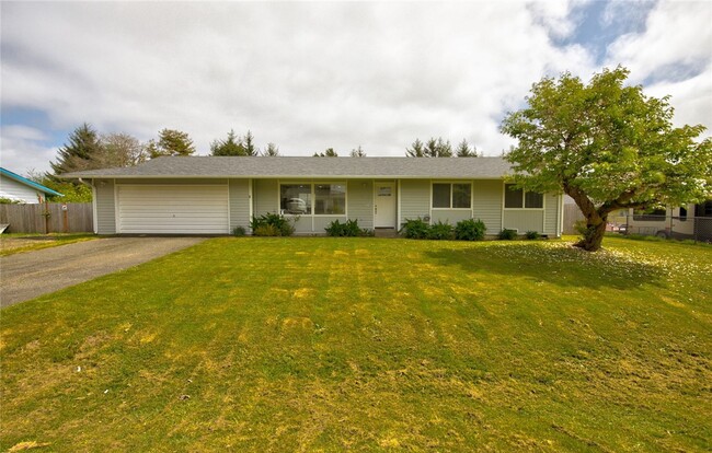 Building Photo - Like New Modern 3 BD, 2 BA Home with Garage