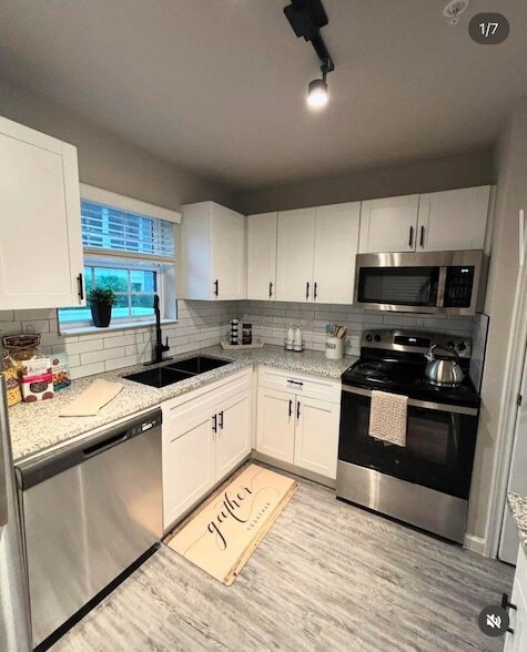 Building Photo - 3737 Timberglen Rd Unit 713 Rental