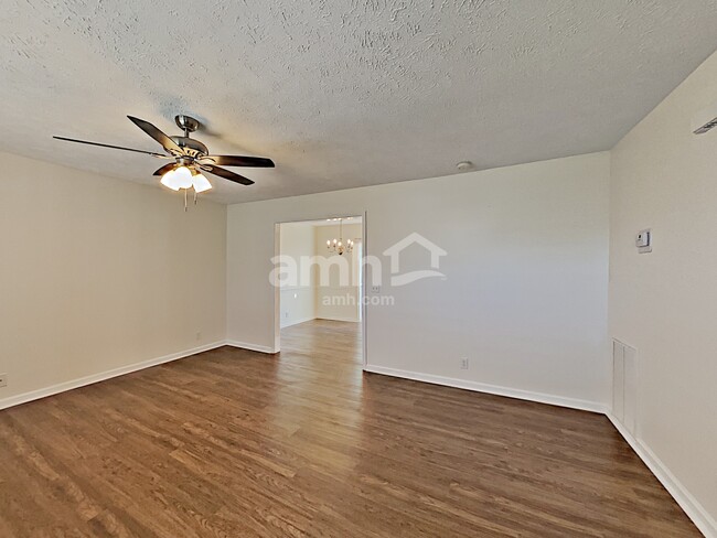 Photo - 511 Whitewater Ln