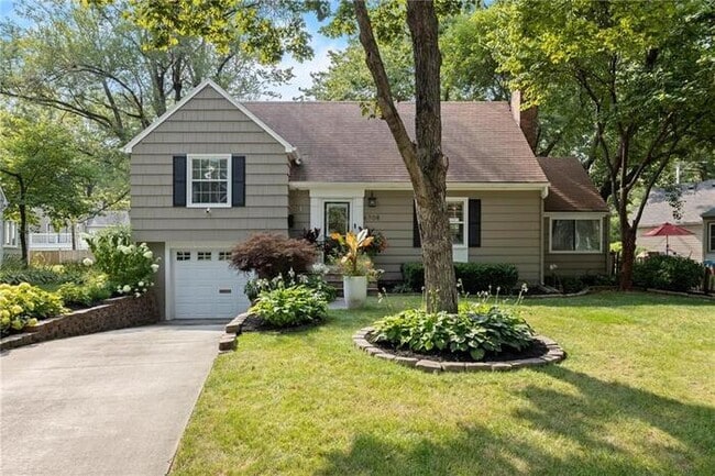 Building Photo - Gorgeous updated 2 bed/2 bath PV charmer Rental