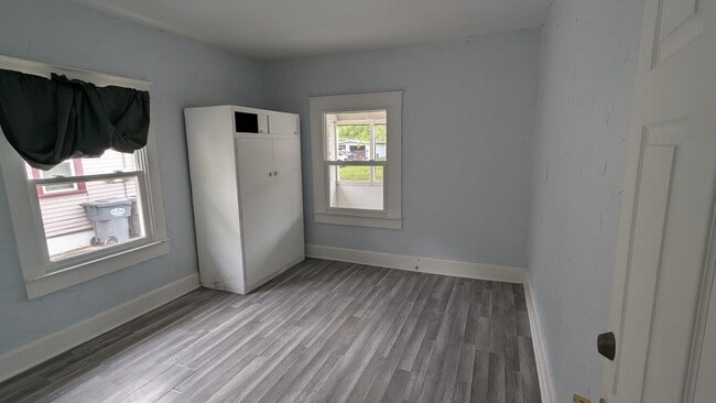 Photo - 1128 Manor Ct